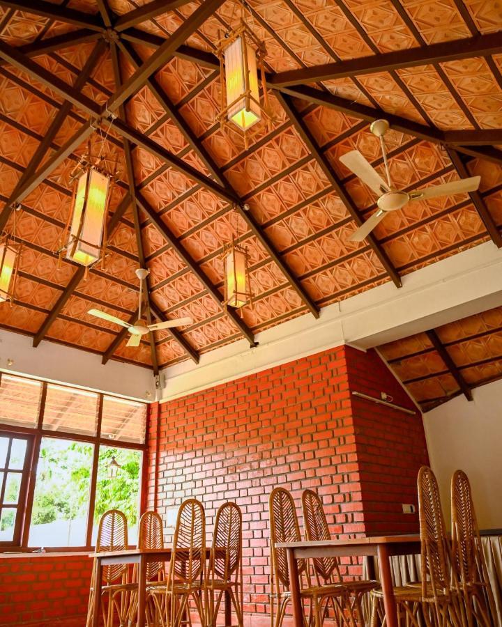 The Shire Hotel สุลต่านบาเทรี ภายนอก รูปภาพ